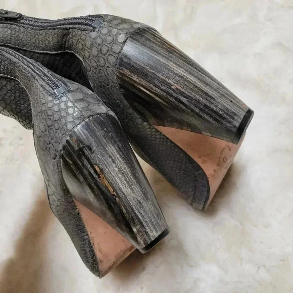 Colleen Cordero Open Toe Heeled Boots Grey Snakeskin Wood Heel Size 8 USA Made - Picture 7 of 9